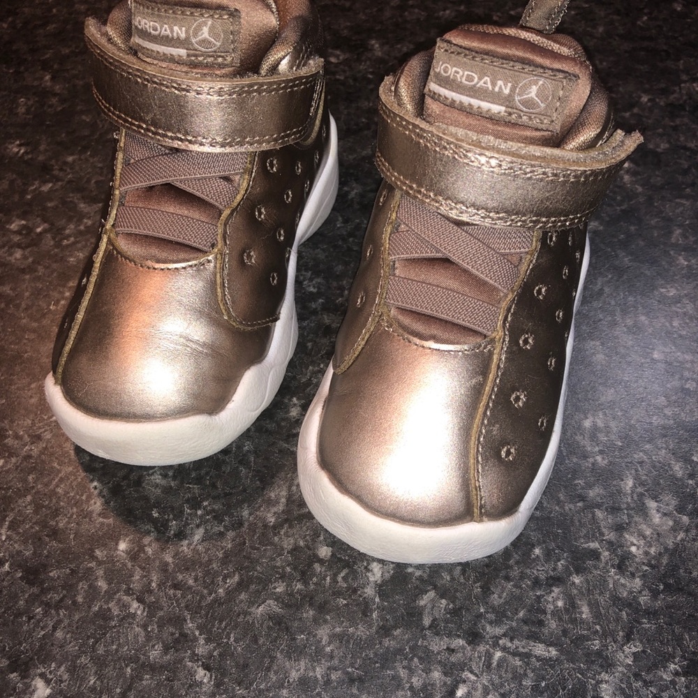 Jordan’s gold toddler girls 7c - Picture 5 of 8